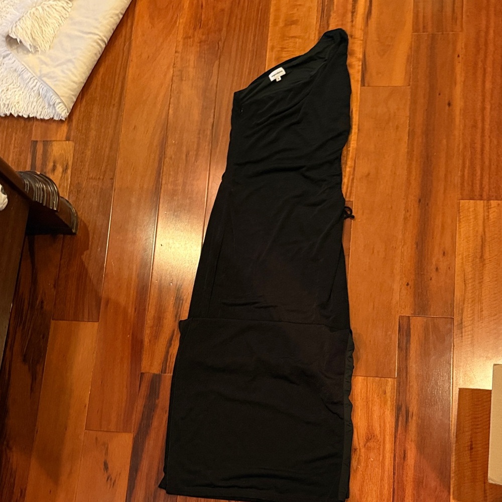 superdown Black One-Shoulder Ruched Dress